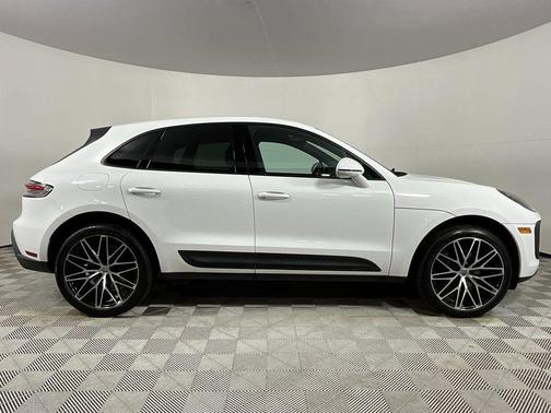 2022 Porsche Macan Base