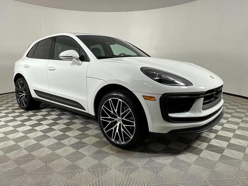 2022 Porsche Macan Base