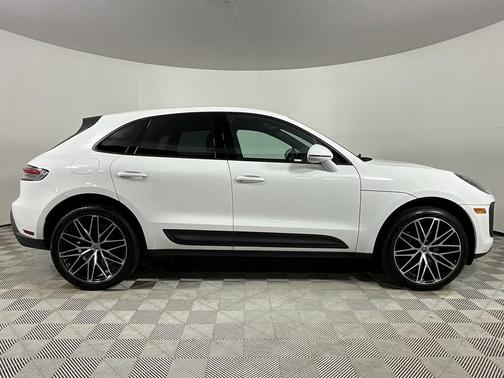 2022 Porsche Macan Base