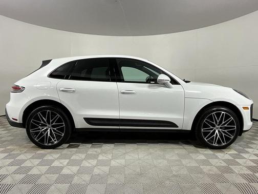 2022 Porsche Macan Base