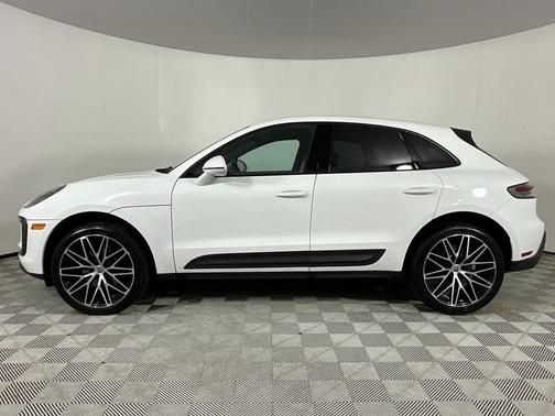 2022 Porsche Macan Base