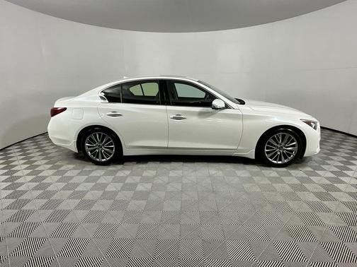 2022 INFINITI Q50 LUXE