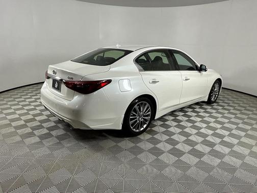 2022 INFINITI Q50 LUXE