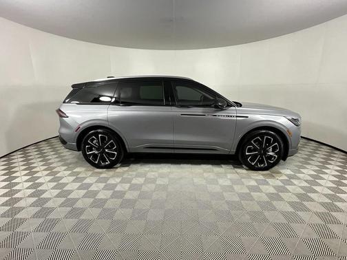 2025 Lincoln Nautilus Reserve