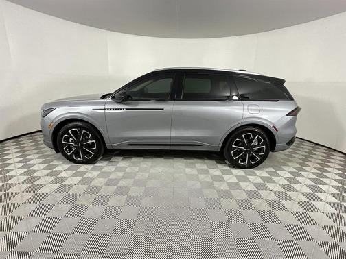 2025 Lincoln Nautilus Reserve