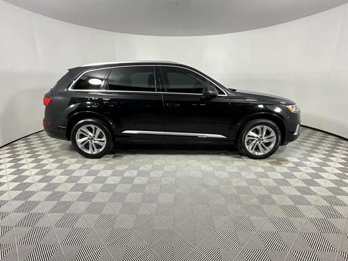 2022 Audi Q7 55 Premium Plus