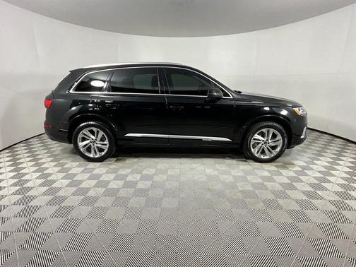 2022 Audi Q7 55 Premium Plus