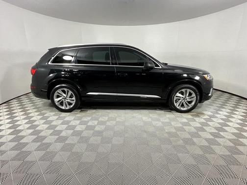 2022 Audi Q7 55 Premium Plus