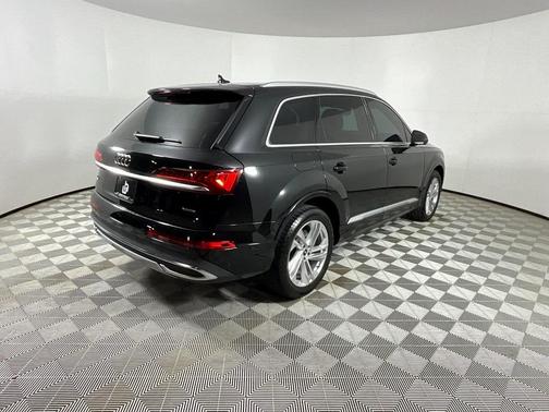 2022 Audi Q7 55 Premium Plus