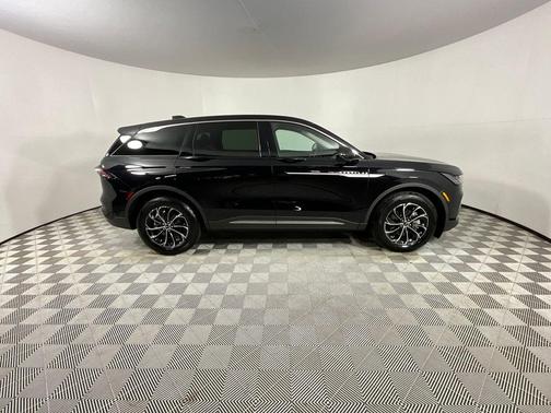 Black Metallic 2025 Lincoln Nautilus Premiere