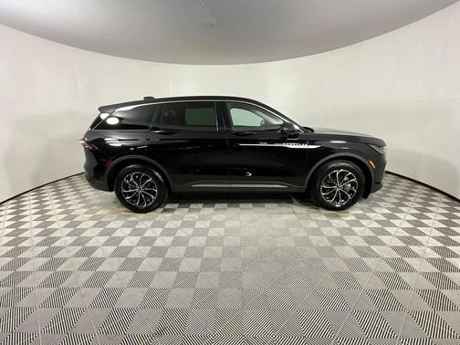 Black Metallic 2025 Lincoln Nautilus Premiere