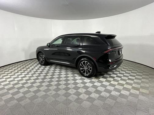 Black Metallic 2025 Lincoln Nautilus Premiere