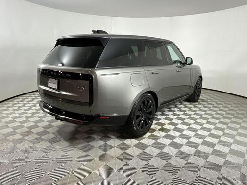 Silicon Silver 2023 Land Rover Range Rover P530 SE
