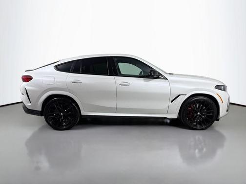 Mineral White Metallic 2024 BMW X6 M60i
