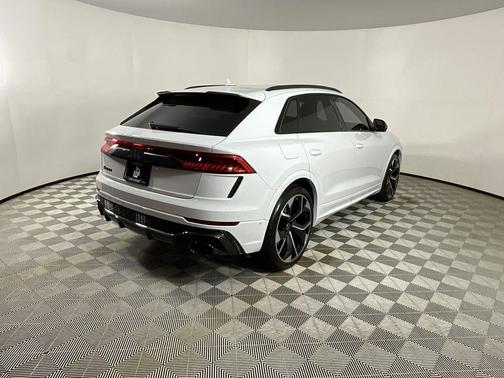 Glacier White Metallic 2024 Audi RS Q8 4.0T quattro