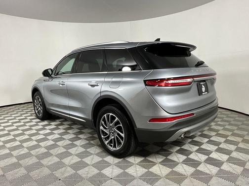 Silver Radiance Metallic 2022 Lincoln Corsair Standard