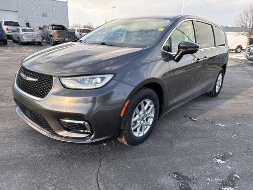 2023 Chrysler Pacifica Touring-L