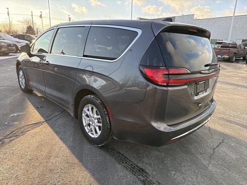2023 Chrysler Pacifica Touring-L