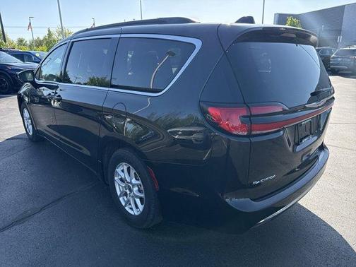 2022 Chrysler Pacifica Touring-L