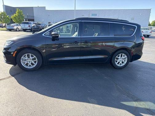 2022 Chrysler Pacifica Touring-L