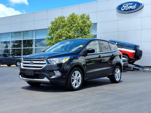 Black Metallic 2019 Ford Escape SE