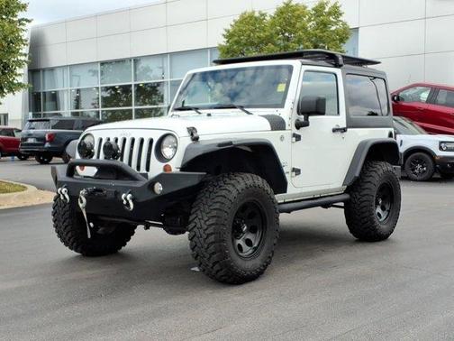 Bright White Clearcoat 2013 Jeep Wrangler Sahara