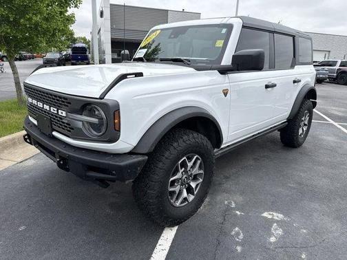 Oxford White 2024 Ford Bronco Badlands