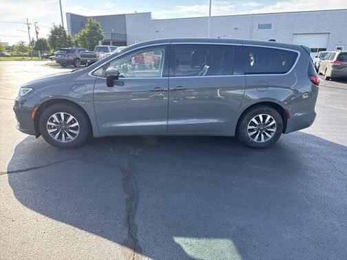 2023 Chrysler Pacifica Hybrid Touring L