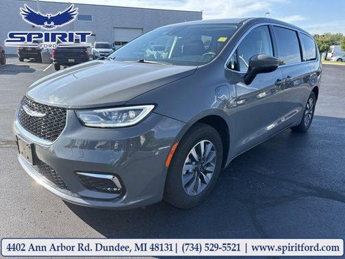 2023 Chrysler Pacifica Hybrid Touring L