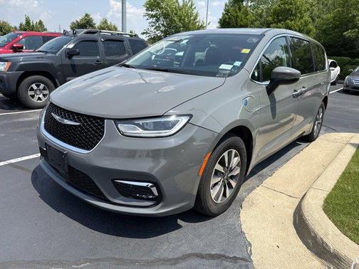 2023 Chrysler Pacifica Hybrid Touring L