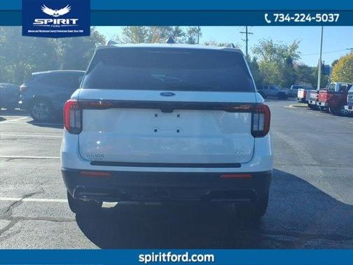 2025 Ford Explorer ST-Line