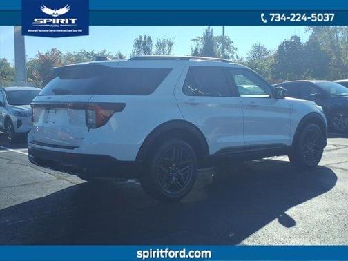 2025 Ford Explorer ST-Line
