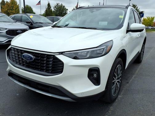 White Metallic 2023 Ford Escape PHEV