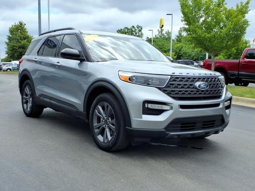 Silver Metallic 2022 Ford Explorer XLT