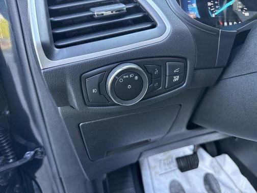 Blue Metallic 2023 Ford Edge SEL