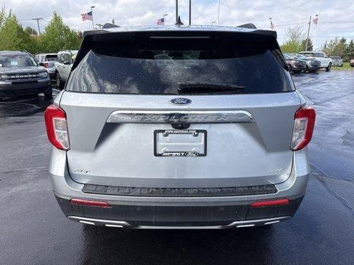 Iconic Silver Metallic 2023 Ford Explorer XLT