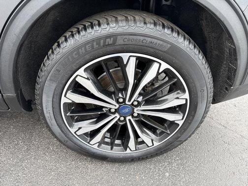 Carbonized Gray Metallic 2021 Ford Escape SEL