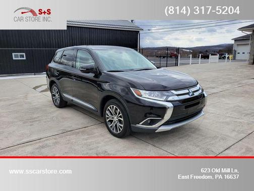 Photo 1 of 23 of 2017 Mitsubishi Outlander SE