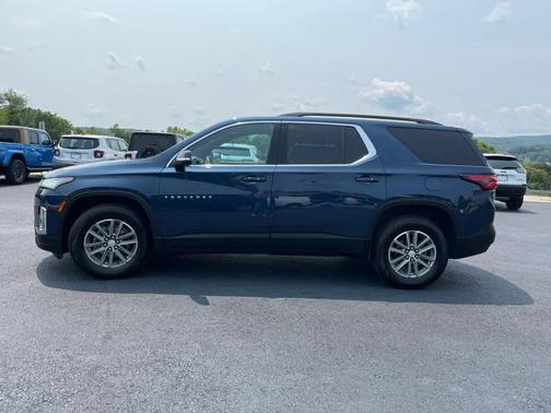 Blue 2022 Chevrolet Traverse LT Cloth