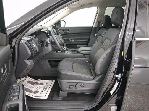 2024 Nissan Pathfinder SV FWD