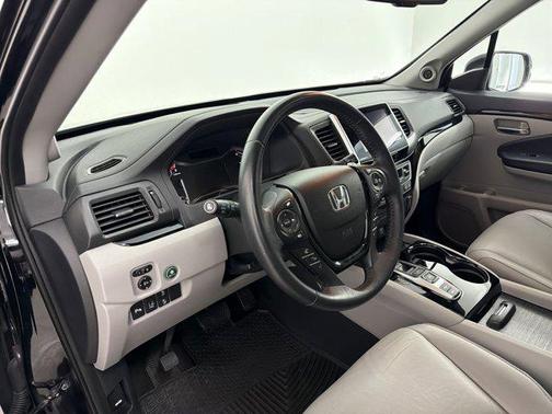 Crystal Black Pearl 2016 Honda Pilot Touring