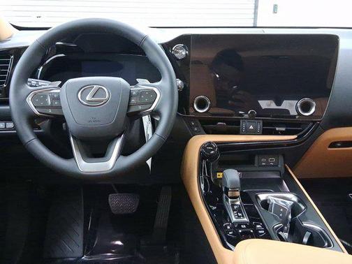2025 Lexus NX 450h+ Luxury