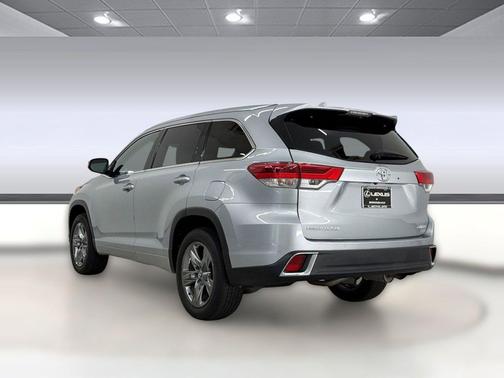 Celestial Silver Metallic 2019 Toyota Highlander Limited