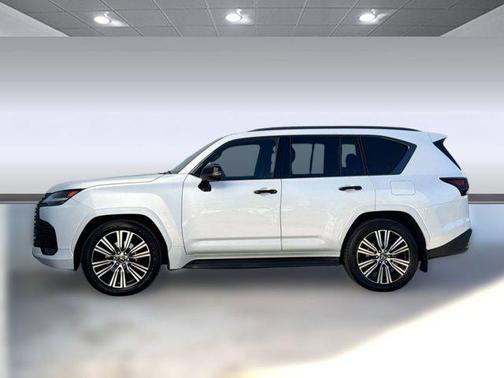 Eminent White Pearl 2025 Lexus LX 600 Luxury