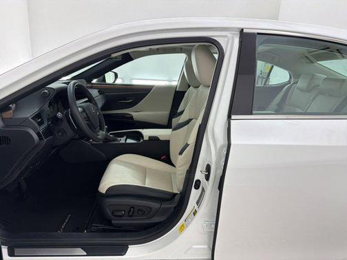 Eminent White Pearl 2024 Lexus ES 350 Base