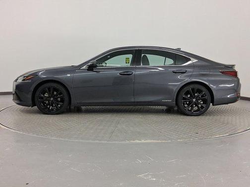 2022 Lexus ES 300h F SPORT