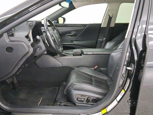 2019 Lexus ES 300h Base