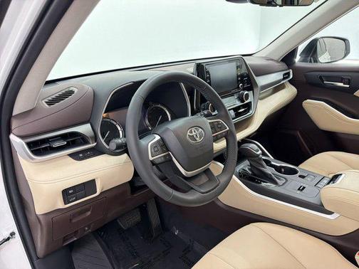 Wind Chill Pearl 2022 Toyota Highlander XLE