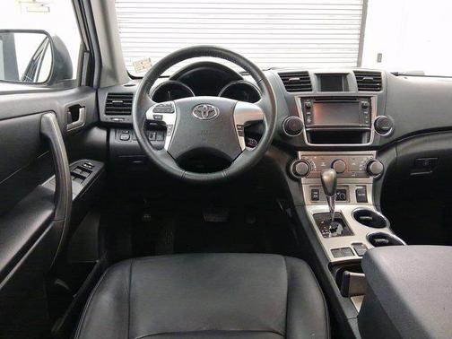 2013 Toyota Highlander SE