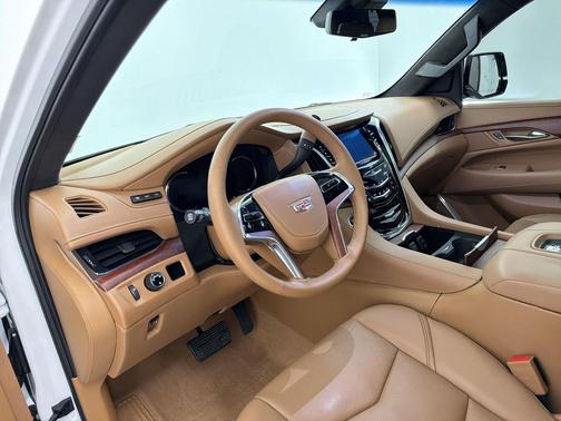 Crystal White Tricoat 2017 Cadillac Escalade Platinum